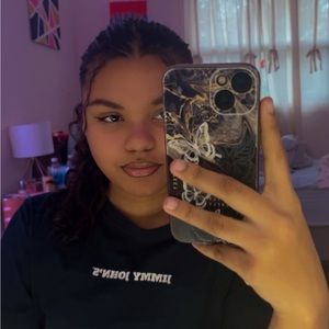 Meet your Posher, Valeria